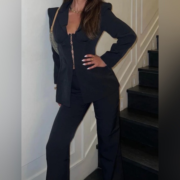 Miss Lola Jackets & Blazers - MISS LOLA ALANA - BLACK
TWO PIECE PANT SET